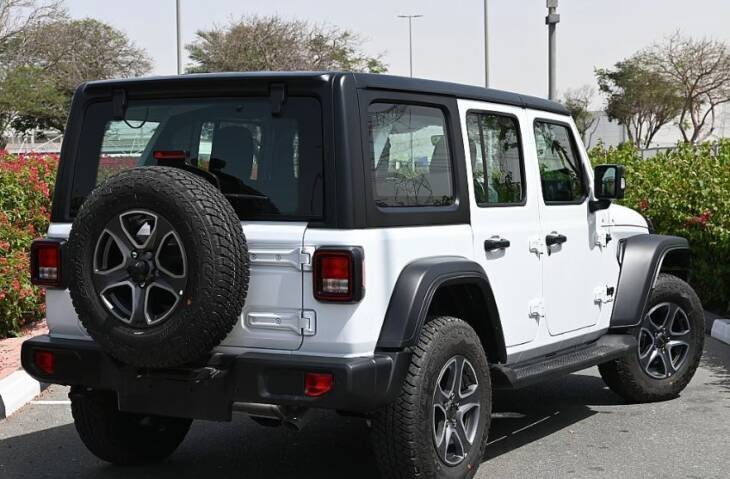 Jeep Wrangler Sport Plus 2024 - Image 3