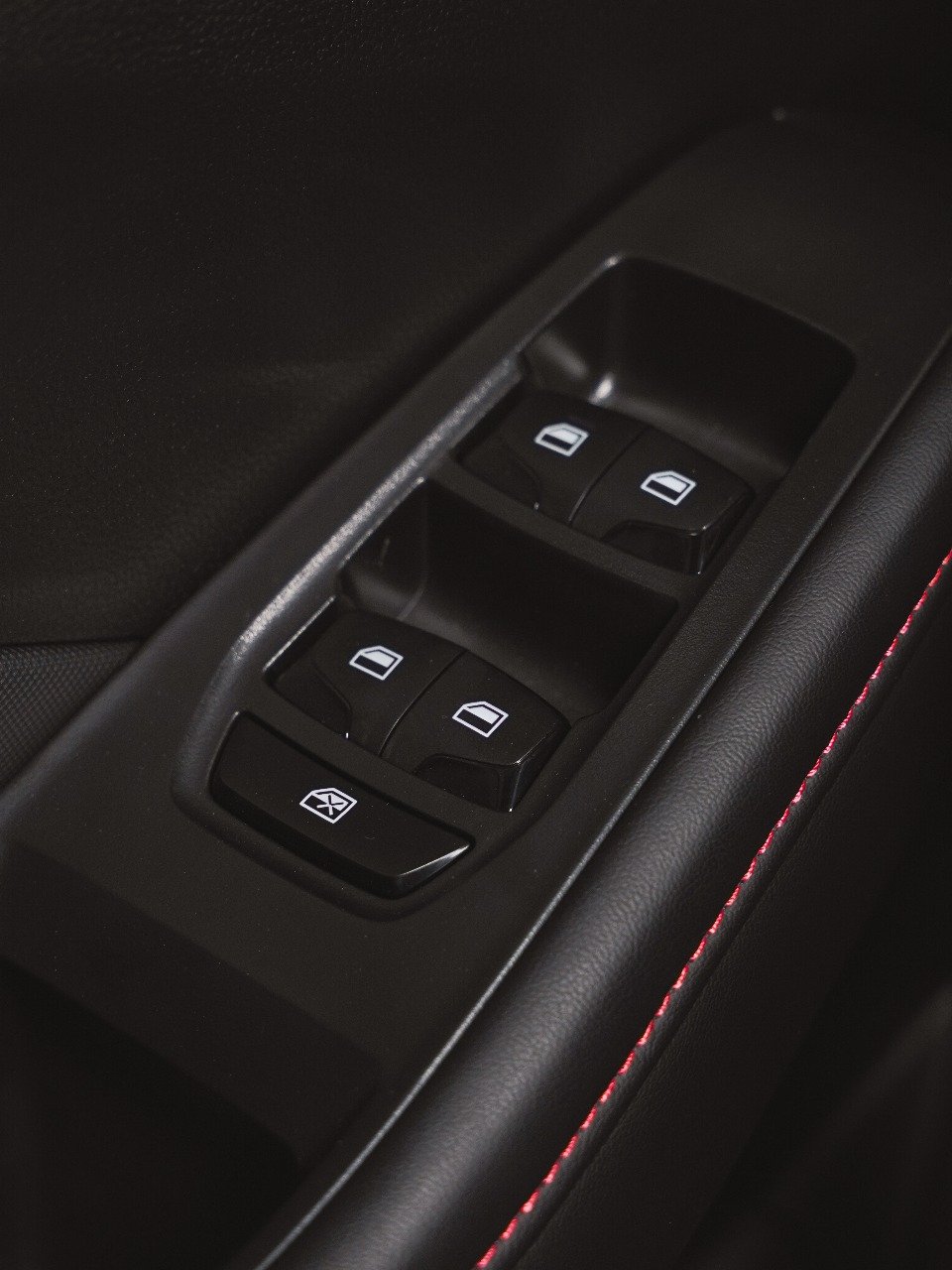 MG GT STD 2025 - Image 11