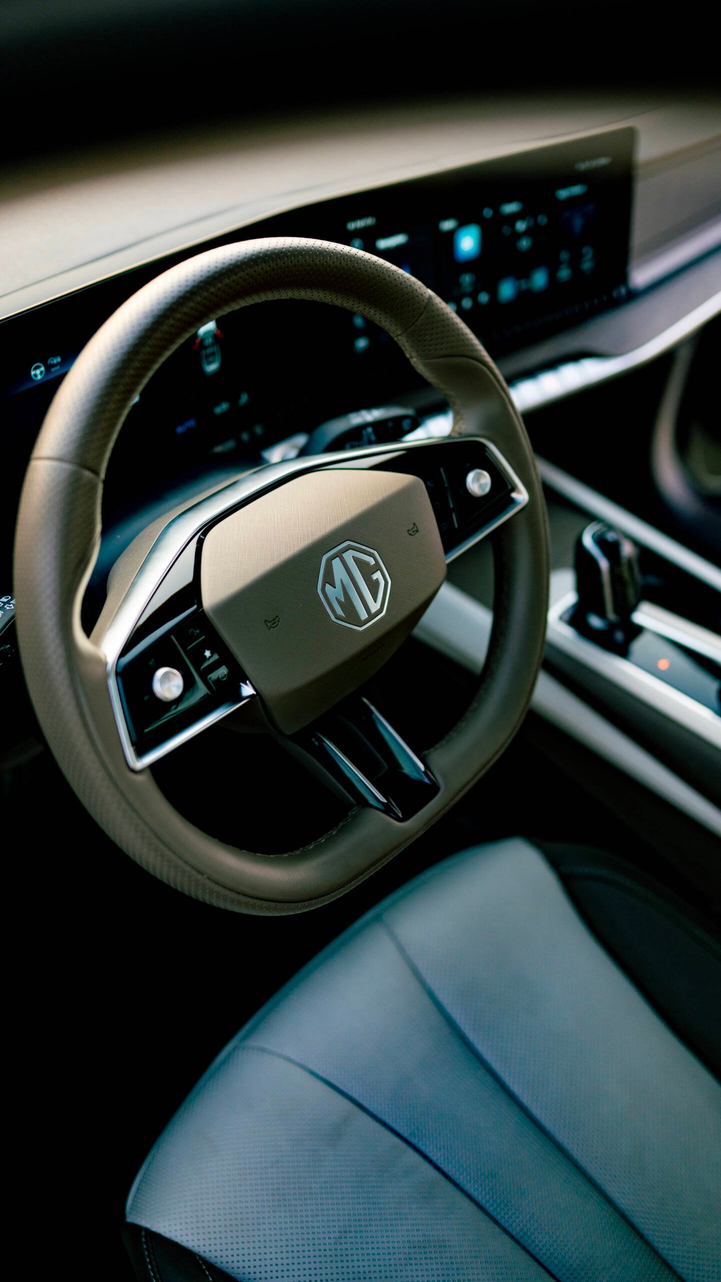MG RX9 (Lux 4WD 9AT) - Image 12